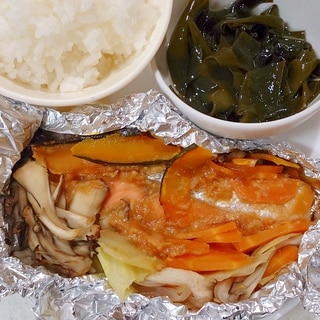 ワンプレート　野菜と茸の鮭の味噌バターホイル焼き